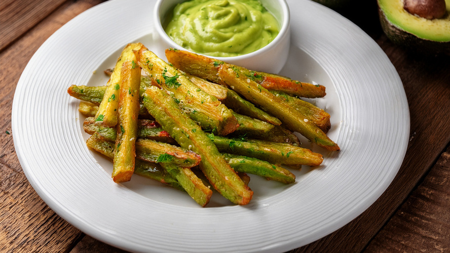 Rezeptbild für Avocado im Knuspermantel mit Limetten Kompott