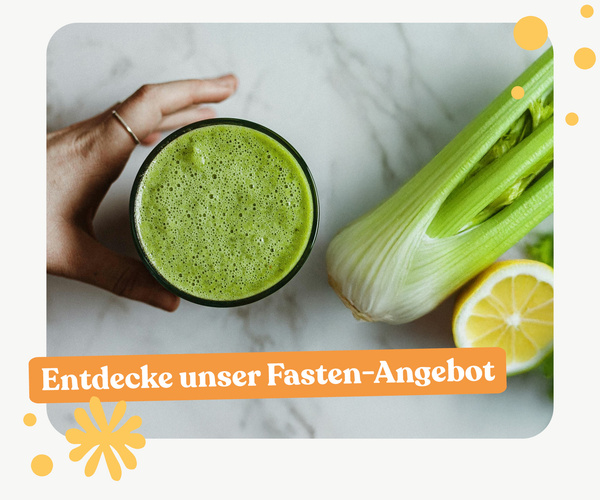 KI generiert: Grüner Smoothie, Sellerie, Zitrone. Text: "Entdecke unser Fasten-Angebot".