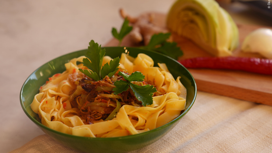 Rezeptbild für Tagliatelle mit pikantem Weißkohl