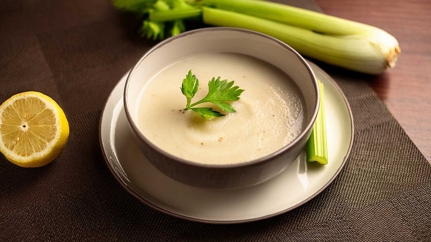 Rezeptbild für Zitronensüppchen mit Staudensellerie - Pesto