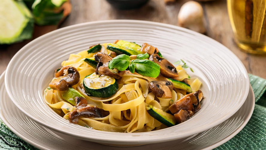 Rezeptbild für Bandnudeln mit Steinchampignon-Zucchini-Ragout