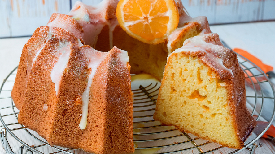 Rezeptbild für Tarocco-Orangenkuchen mit gerösteten Pinienkernen