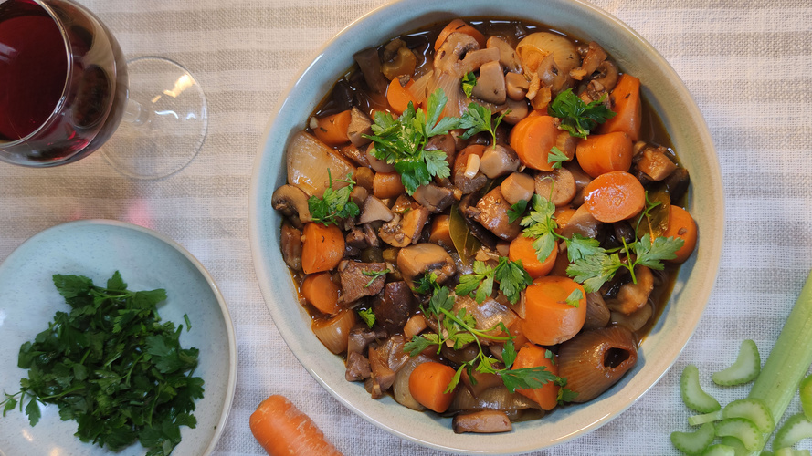 Rezeptbild für Pilzgulasch à la bourguignonne