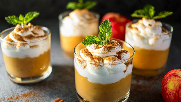 Rezeptbild für Eierlikör-Apfelkompott mit Baiser