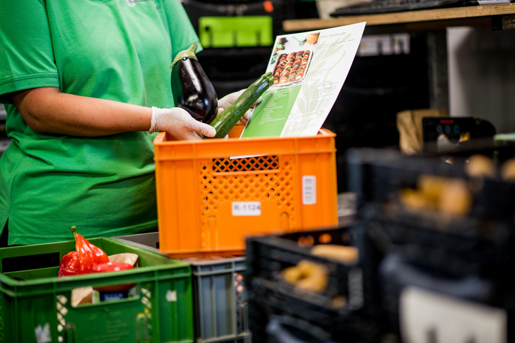 Rezeptkisten werden gepackt