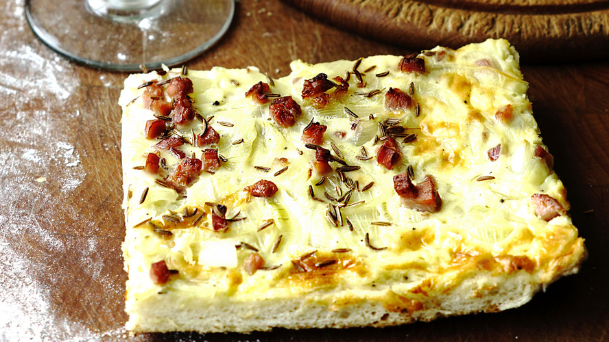 Rezeptbild für Zwiebelkuchen mit  Hefeteig