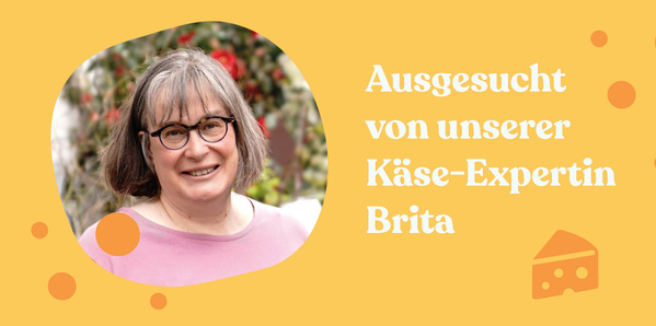 Brita sitzt auf einer Wiese