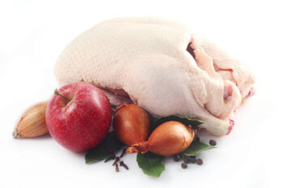 Produktfoto zu Halbe Ente Sous Vide gegart mit Füllung und Sauce