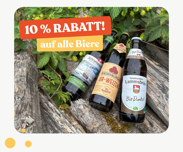KI generiert: Drei Bierflaschen auf Holz; Text: "10 % RABATT! auf alle Biere".