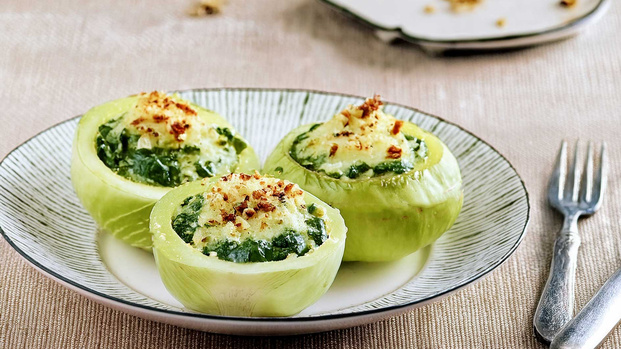 Rezeptbild für Kohlrabi gefüllt mit Spinat, Schafskäse & Schalotten