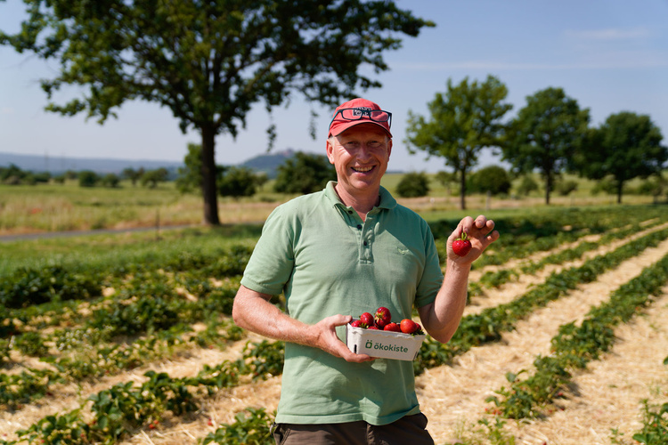 Petra vod Meinhard von Siebenkorn auf dem Traktor