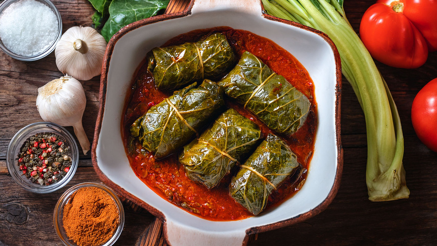 Rezeptbild für Mangoldröllchen in Tomatensauce