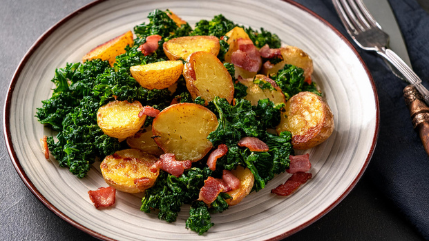 Rezeptbild für Flower Sprouts mit Bratkartoffeln und Speck