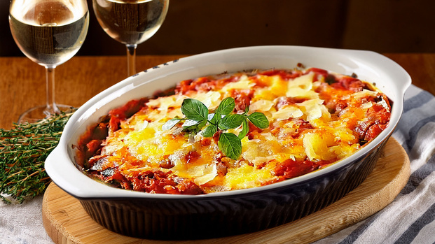 Rezeptbild für Steckrüben-Gulasch-Pie mit  Käse-Brösel-Kruste